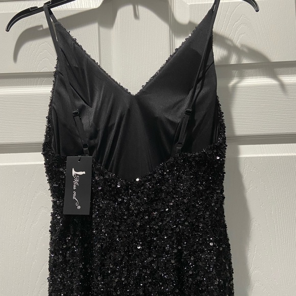 MISSORD OPEN BACK SPLIT THIGH SEQUINS PROM DRESS /  SIZE:  M / COLOR: BLACK - Picture 4 of 5